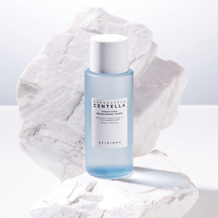 SKIN1004 Madagascar Centella Hyalu-Cica Brightening Toner - skaistinamasis veido tonikas